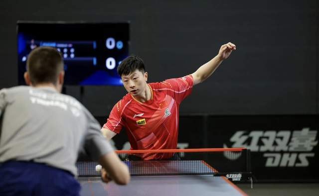 记者：斯卡洛尼将带着大力神杯参加世界杯抽签仪式