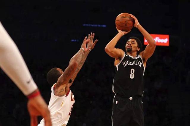 球星被拍到训练加练远射，努力程度获认可