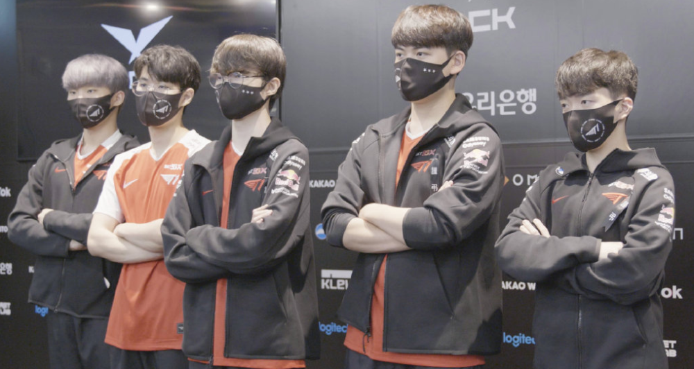 与每位球员 与每位球员